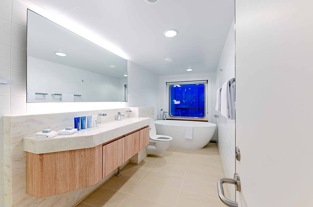 Bridge Deck Suite Bathroom