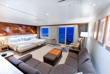 Bridge-Deck-Suite---Coral-Adventurer