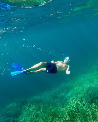Discover our latest Abrolhos Islands and the Coral Coast Voyage Log ⚓ Read about the adventures of our guests aboard Coral Geographer as they cruised through the Abrolhos Islands, encountered friendly sea lions, walked along red sandy beaches, tasted fresh seafood and dived into vibrant turquoise water in search of marine life.
Discover the voyage. Visit our website to view itinerary. Link in bio.
#cruise #expedition #AbrolhosAndTheCoralCoast #WATheDreamState #SeeAustralia